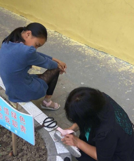 老师为学生补鞋是怎么回事?