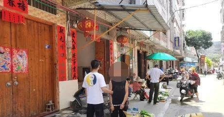 汇千网：情侣凌晨路边“秀恩爱”被5名男子抢劫！