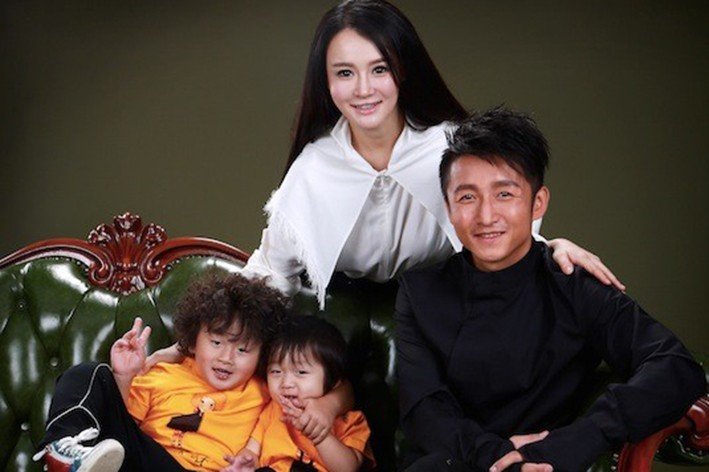 邹市明冉莹颖三胎再得子,三个儿子会有很大的压力吗?