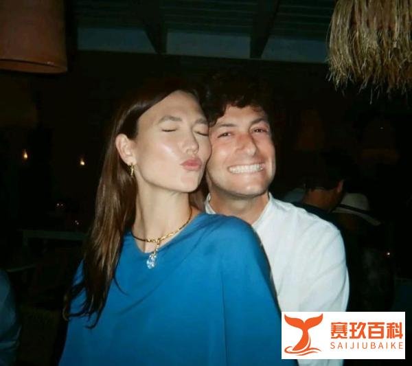 维密超模小kk太拼了!为爱解约五年生三,相恋13年不被婆家认可