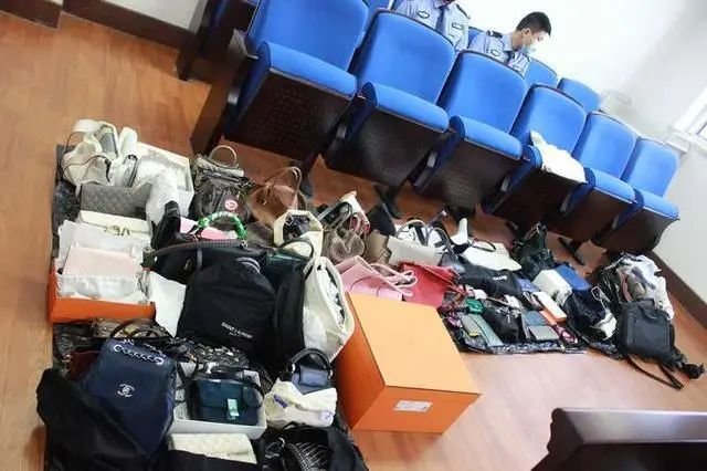 女出纳入职一年贪720余万，她当初是如何起了贪念的?