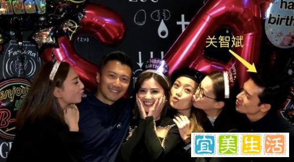 英皇阿Sa和关智斌晒游泳照，帅气男女，同游半个地球很厉害