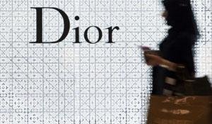 dior迪奥和ysl圣罗兰粉饼哪个好