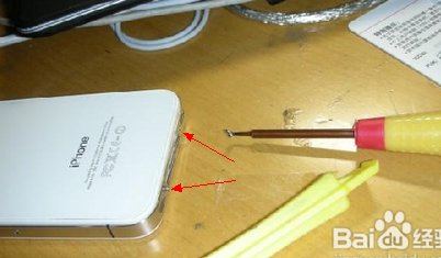 iphone4s怎么把电板拿出来充电