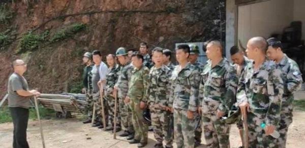 江西数千警民进山搜捕杀人嫌犯 山林内野果山泉充足
