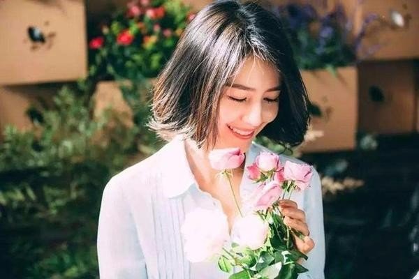 高圆圆携女探班赵又廷,她做了什么尽显母爱?
