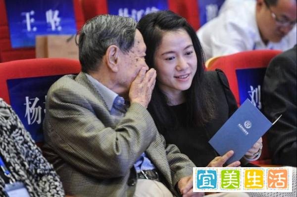 杨振宁大儿子杨光诺直言:翁帆是个善良的女孩,对父亲照顾得无微不至,我们做儿女的非常欣慰