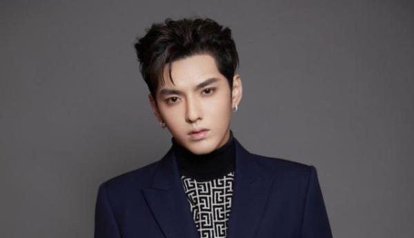 吴亦凡账号被注销后，都美竹深夜发文吐心声：心里不是滋味！