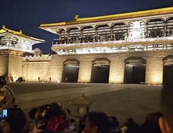 阿拉丁中文网：被指区别对待中外游客，景区官方致歉，网友不买账