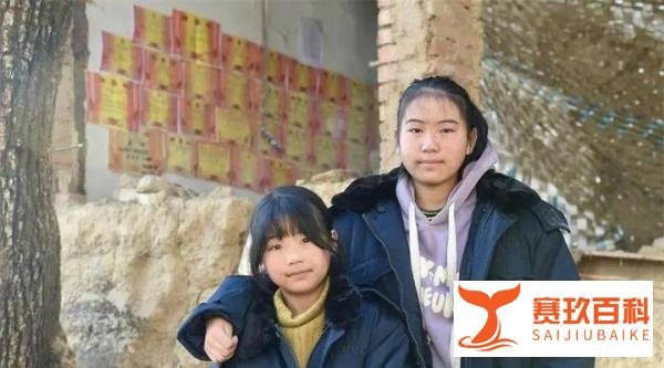 地震后房子塌了，贴着姐妹俩39张奖状的墙还“站着”……