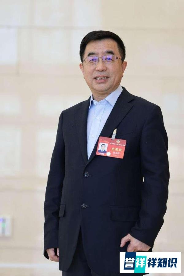 政协委员提案：上调农民养老金，每人每月至少100元。应该1000元