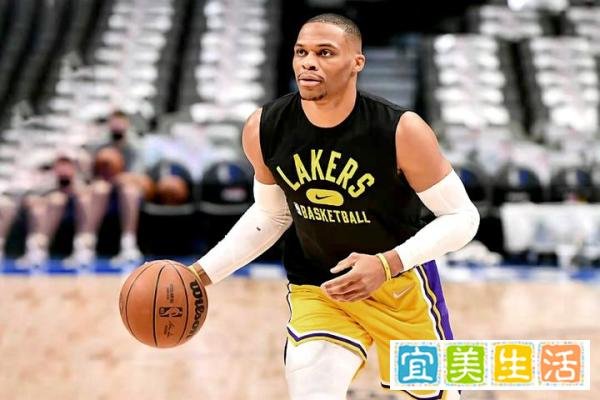 还在湖人！明明休赛期离队流言四起，为什么威少还是没能走成？
