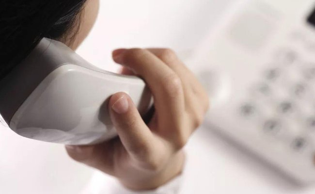 小学生让骗子自挂电话,你会如何处理骗子的电话?