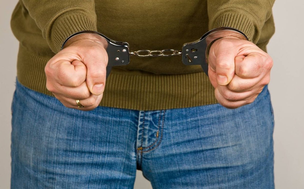 监狱在执行注射死刑前,为什么要给犯人手臂酒精消毒?