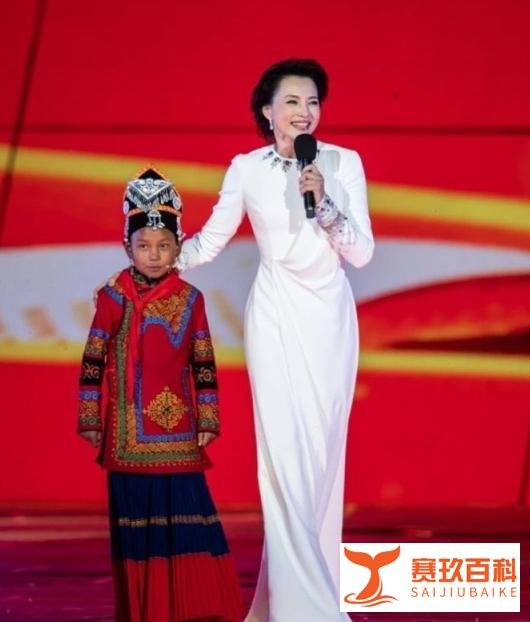 46岁的董卿，身材碾压当红小花，坦言：生活中无时无刻不在减肥