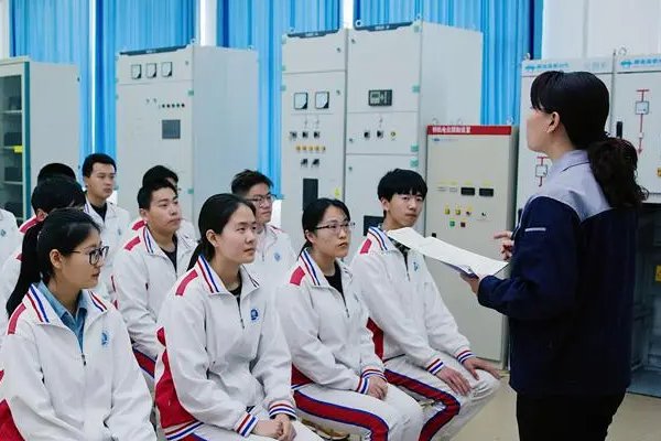 北京工业技师学院是大专？