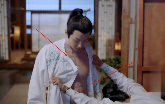 如何看待假腹肌在好莱坞盛行,在国内却被抵制一事?