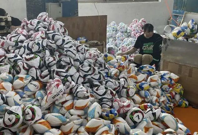 义乌50天赶工10万个世界杯足球，义乌是怎么走向世界的？