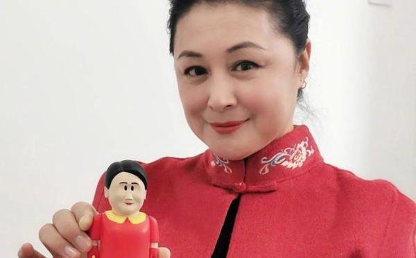 众星悼念于月仙，章子怡晒旧照，王小利：亲爱的大脚一路走好！