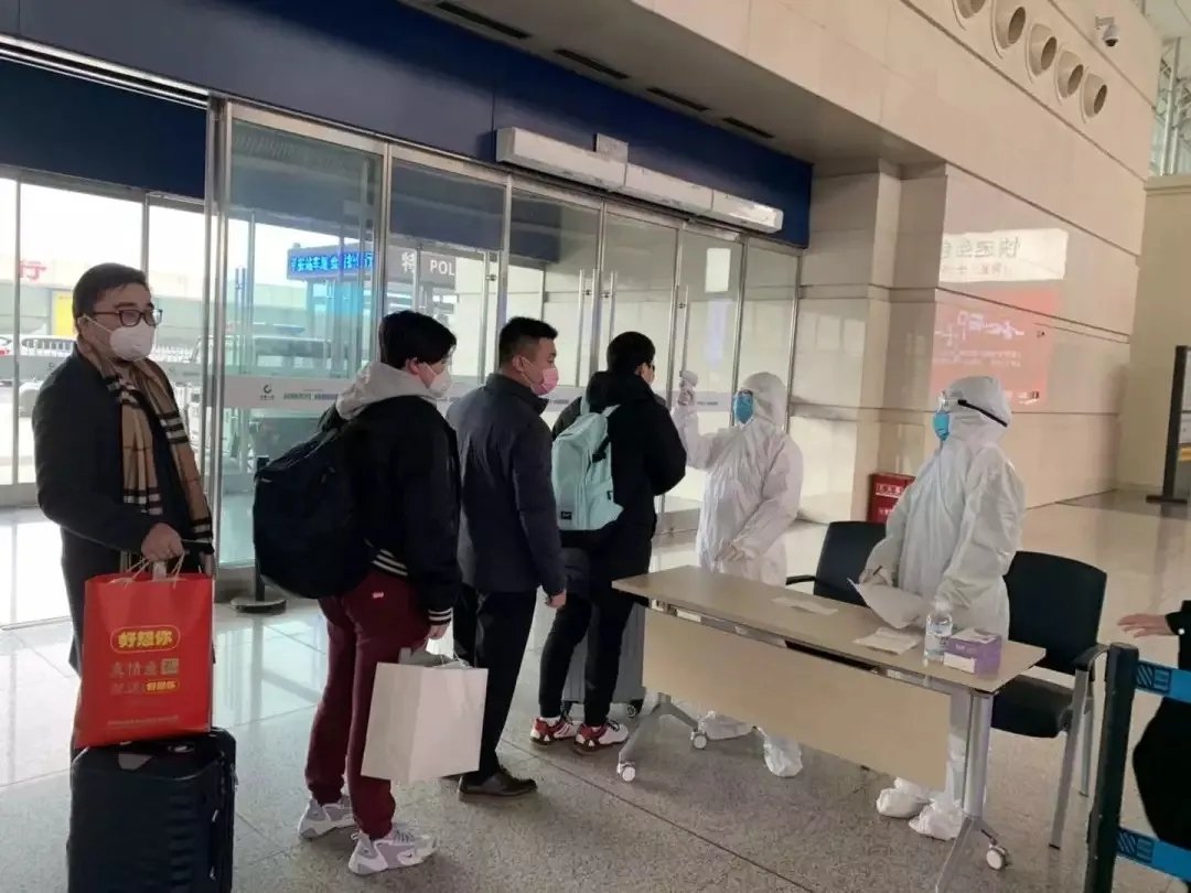 郑州一高铁站多名工作人员感染，工作人员的防护是否不到位？