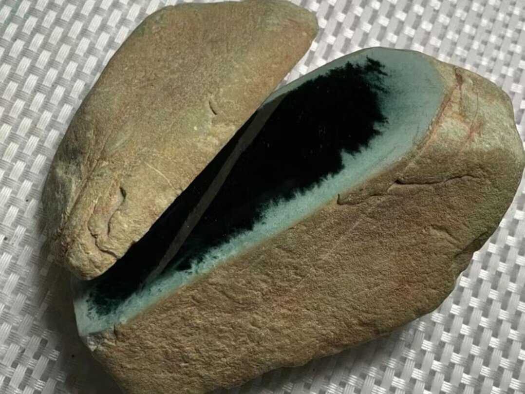 缅甸翡翠原石在哪里挖