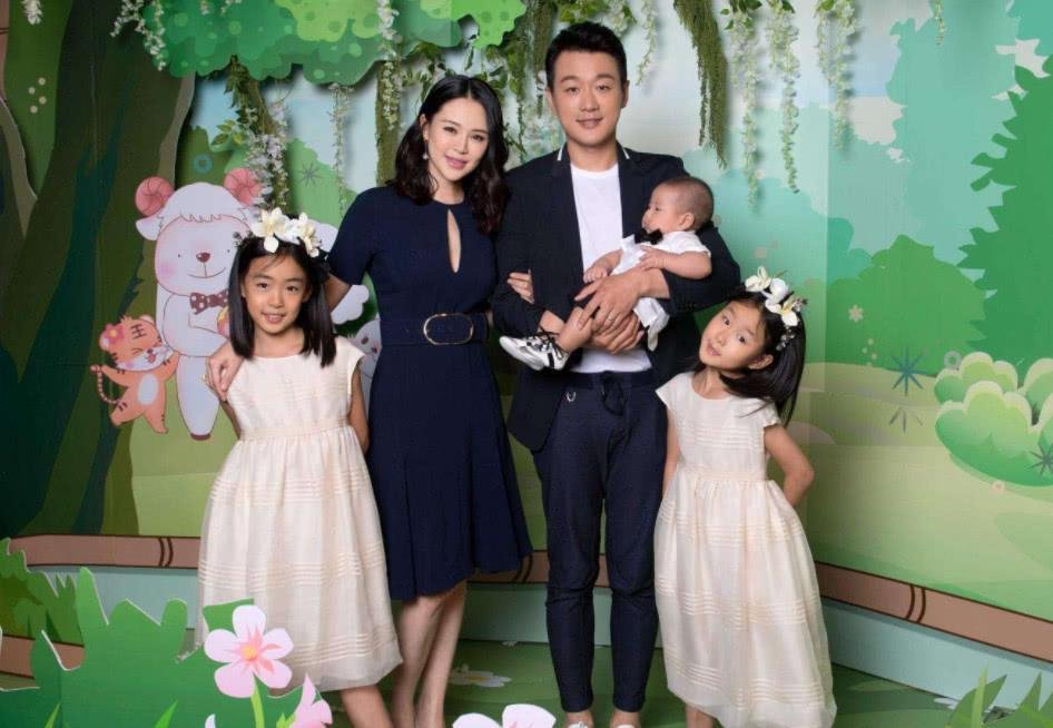 佟大为晒照庆结婚13周年，夫妻俩贴面仍似热恋，他们是如何相识的？