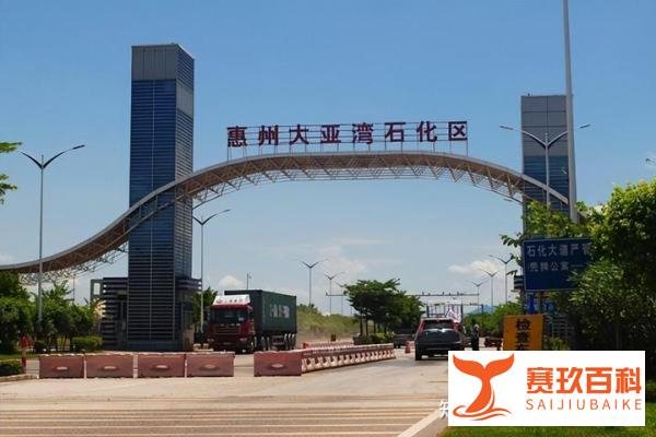 女子实名举报中石化高管骗婚,男方称对方敲诈,公司回应称:免职