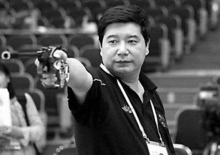 59岁射击冠军王义夫,女儿已担任清华主管,如今现状如何呢?