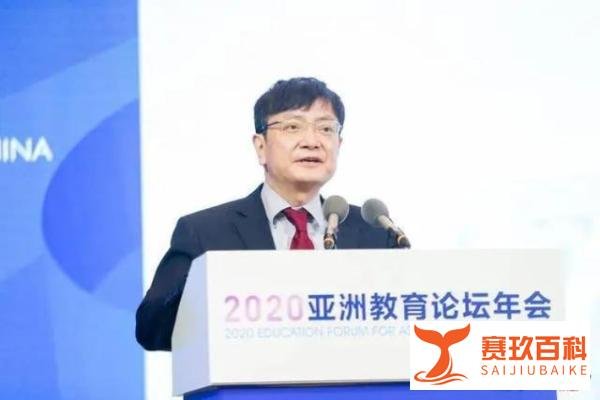 “网红教授”郑强卸任名校书记,盘点七大出圈语句