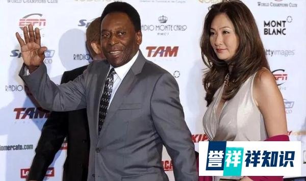 球王贝利临终放弃治疗，小32岁日本娇妻陪伴身旁，夫妻同框像爷孙