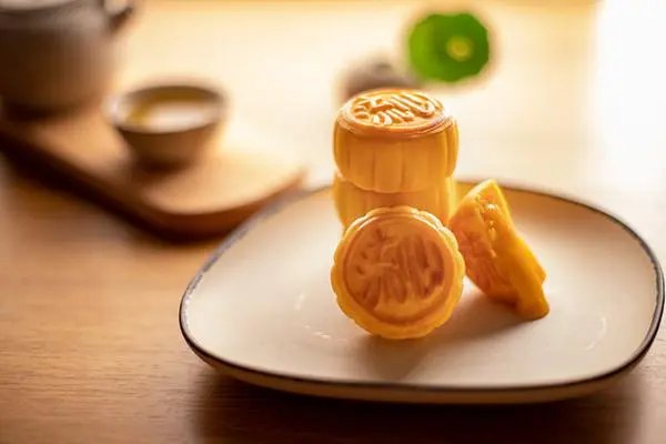 有黄牛将贵州茅台月饼被炒到658元，为何仍有人抢购？
