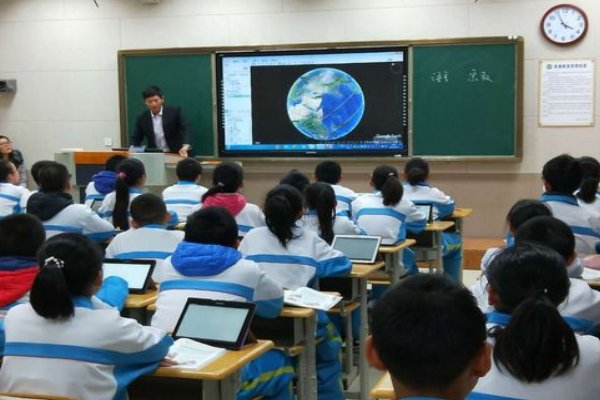 我的地理老师作文600字初一