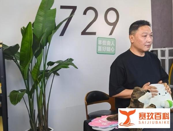 钟薛高创始人直播卖红薯还债：面对729名员工深感歉意