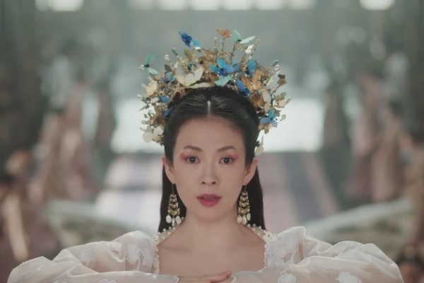 章子怡《上阳赋》古装剧穿运动鞋拍,穿帮太明显,为何剧组还要向她道歉?