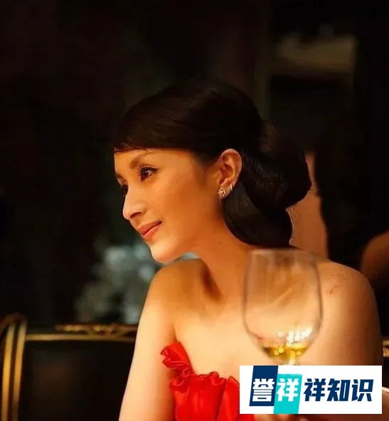 同样红遍大江南北，与张也不同的是，她却锒铛入狱，并且原因未知