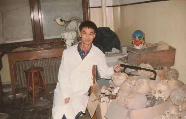 突发!冯唐87岁母亲去世,生前穿红衣喝烈酒:我因好色才嫁给你爹