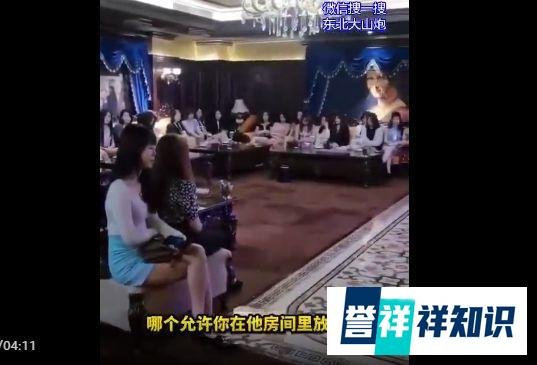 效益不好,经理训斥KTV公主:“都不让客人摸,还怎么赚钱?”