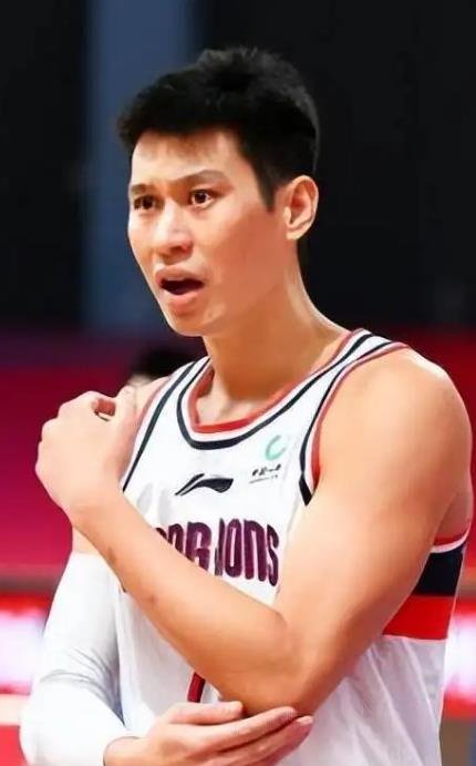 林书豪代表广州男篮常规赛首秀仅得到6分1篮板,发挥为何如此低迷?