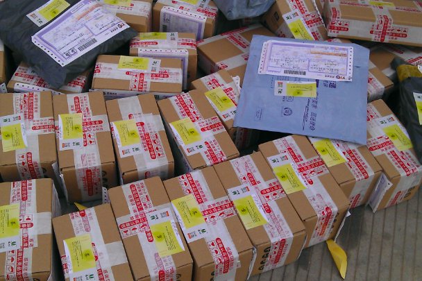 官方通报快递布洛芬变衣服：涉事双方已达成谅解，事件原委是怎样的？