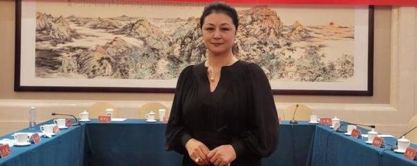 众星悼念于月仙，章子怡晒旧照，王小利：亲爱的大脚一路走好！