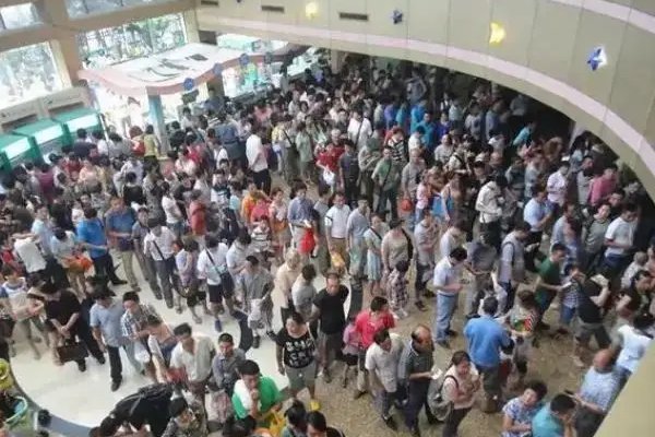 上海仁济医院急诊病患爆满,究竟是什么导致了医疗挤兑?