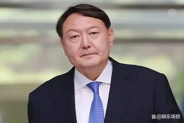 就职典礼上,文在寅与朴槿惠握手寒暄相视一笑,能化解仇恨吗?
