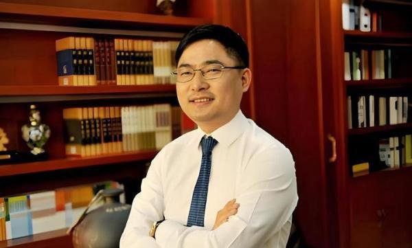凌金辉创业史|从山城少年到破产重生(负债8000万),一只“赋企猫”的九条命
