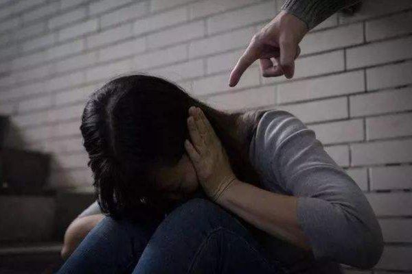 “浪迹情感”从疯狂涨粉到被封不过24小时，“PUA教父”是怎么回事？