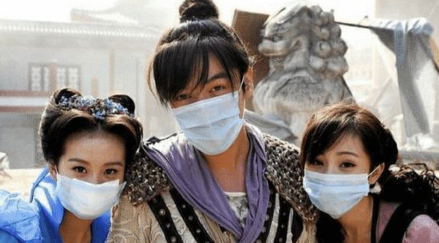 刘诗诗胡歌后台相聚，相视一笑，是不是我们青春回来了？