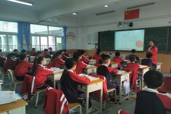 你知道小岛的背景吗？