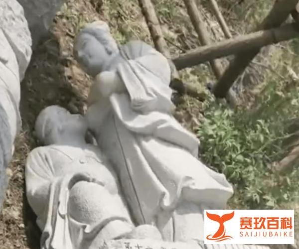 儿媳给婆婆喂奶，畸形故事背后有显赫的家族，还有无奈的儿媳