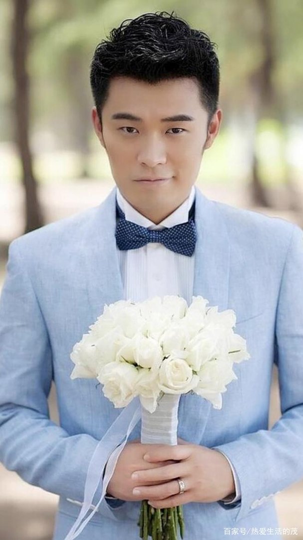 陈赫赢了！将王思聪吃热狗做成衣服卖。反响怎样呢？