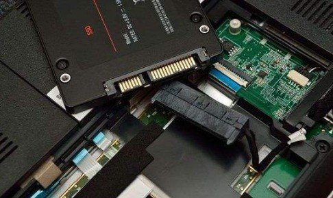 ssd固态硬盘的读取速度是普通硬盘的几倍？