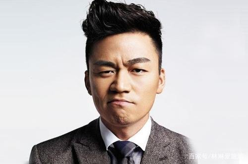网曝王宝强母亲因患脑癌去世，王宝强痛哭流涕需要人扶。后来如何？